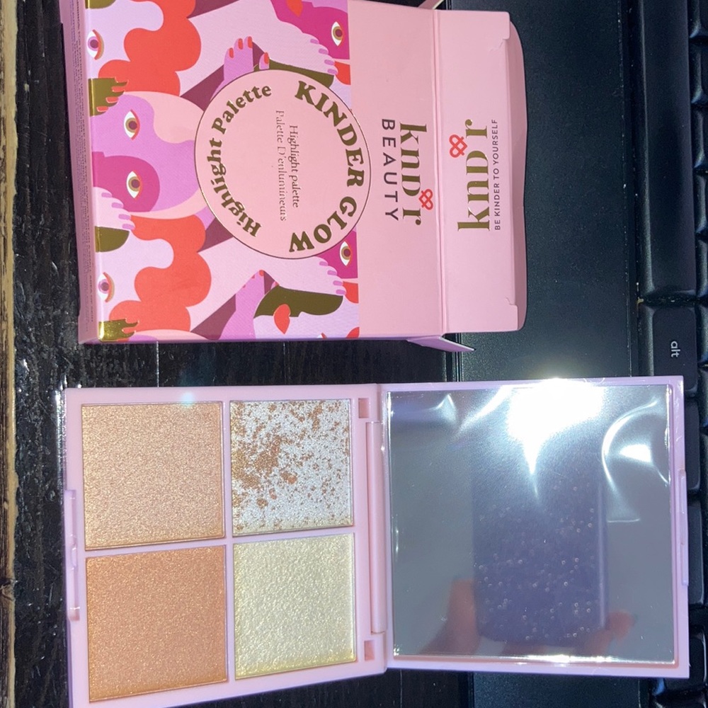 KNDR Beauty Kinder Glow Highlighter Pallette!